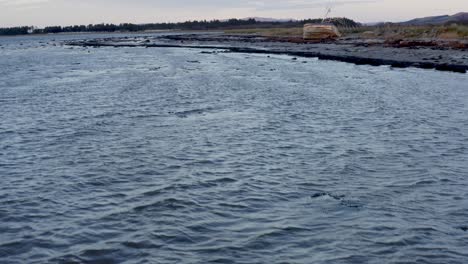 Antenne---Schiffbruch-An-Einem-Strand,-Kintyre,-Schottland,-Vorwärtsneigung-Nach-Oben