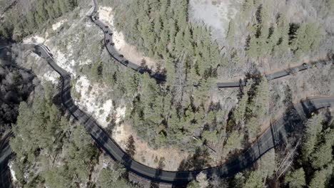 Switchback-road-with-cars-driving-on-Highway-89-A-in-Sedona,-Arizona-with-drone-video-angle-and-stable