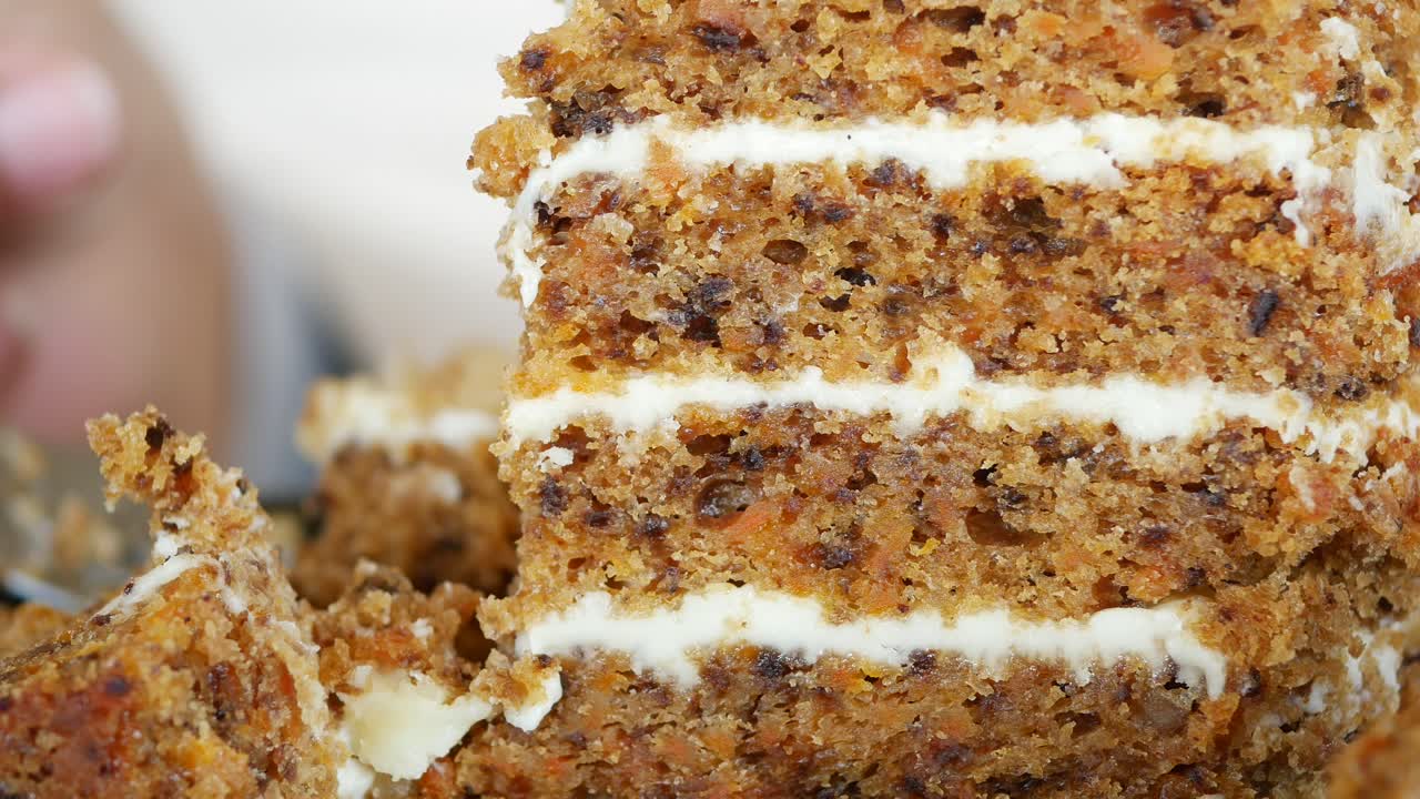 맛있는 당근 케이크 조각