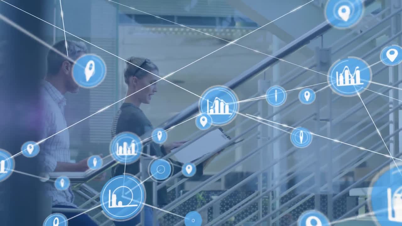 animación de una red de iconos de perfil sobre un hombre y una mujer caucásicos discutiendo en las escaleras de la oficina