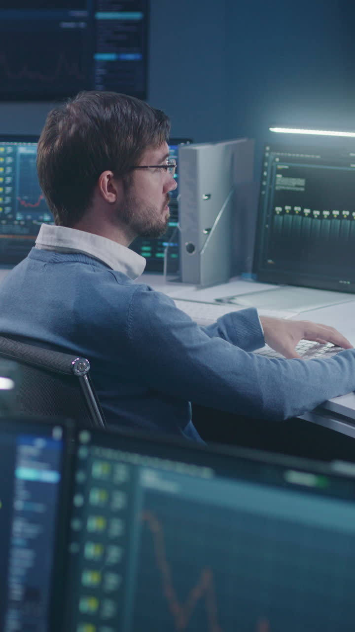 vigilancia técnica en una sala de control