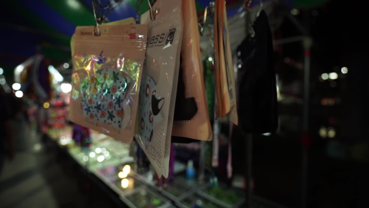 venta de mascarillas en el mercado