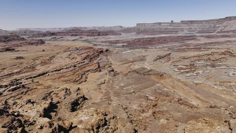 Vista-Aérea-Del-Paso-Hurra-Fuera-De-Moab-Utah-Con-Vistas-Al-Río-Colorado-Y-La-Mina-De-Potasa