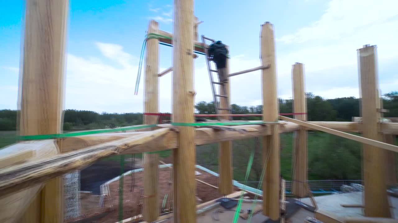 construcción de cabañas de madera en curso