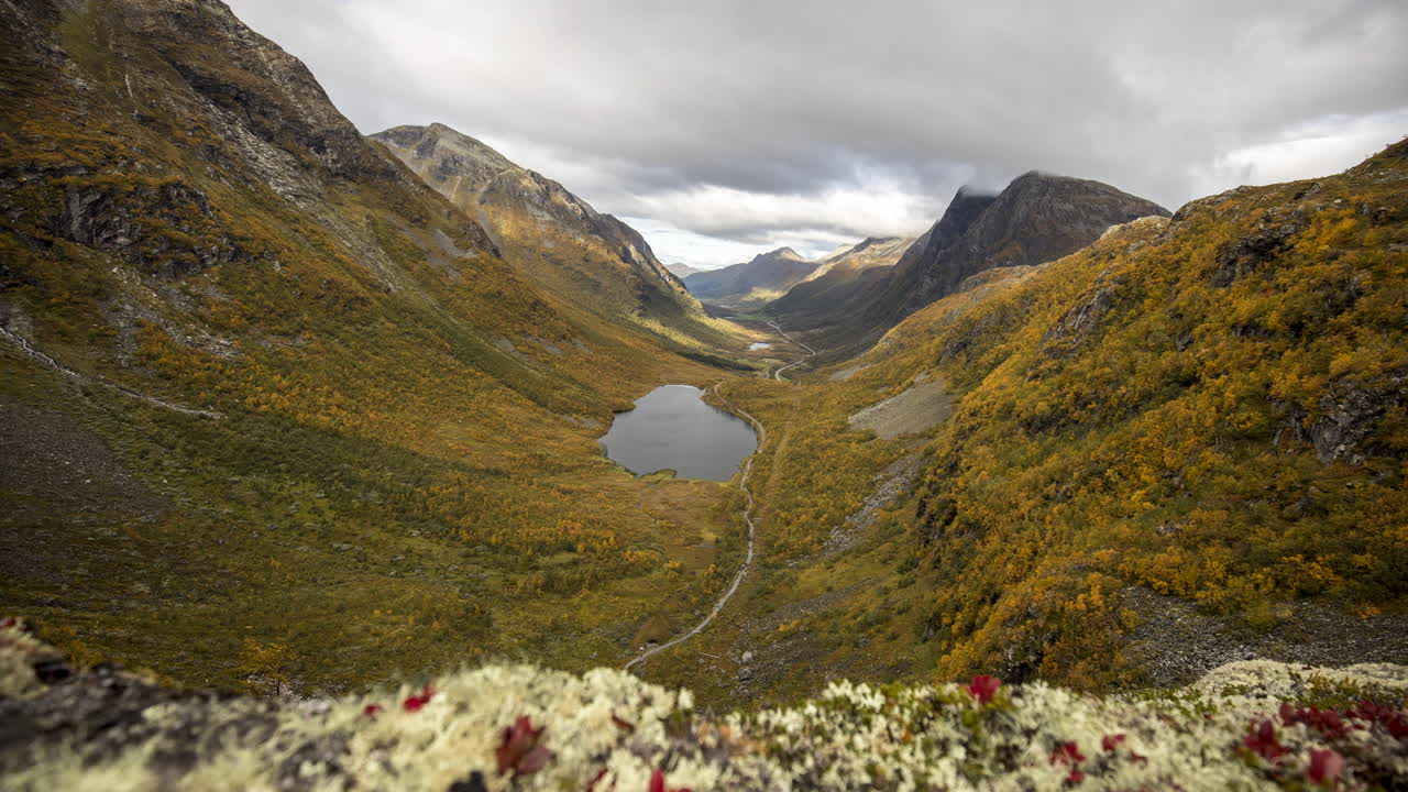 timelapse 4k de un valle en noruega strandadalen