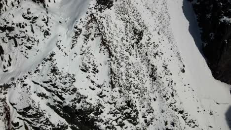 Phenomenal-Scene-of-snow-covered-cliffs-in-winter,-Taken-at-Garibaldi-Lake,-near-Squamish-and-Whistler,-North-of-Vancouver,-BC,-Canada