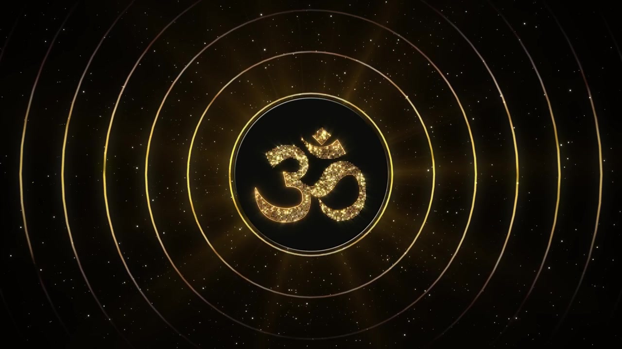 Glødende om-symbol gyldne energiringe kosmiske gyldne energibølger kosmiske partikler til meditation