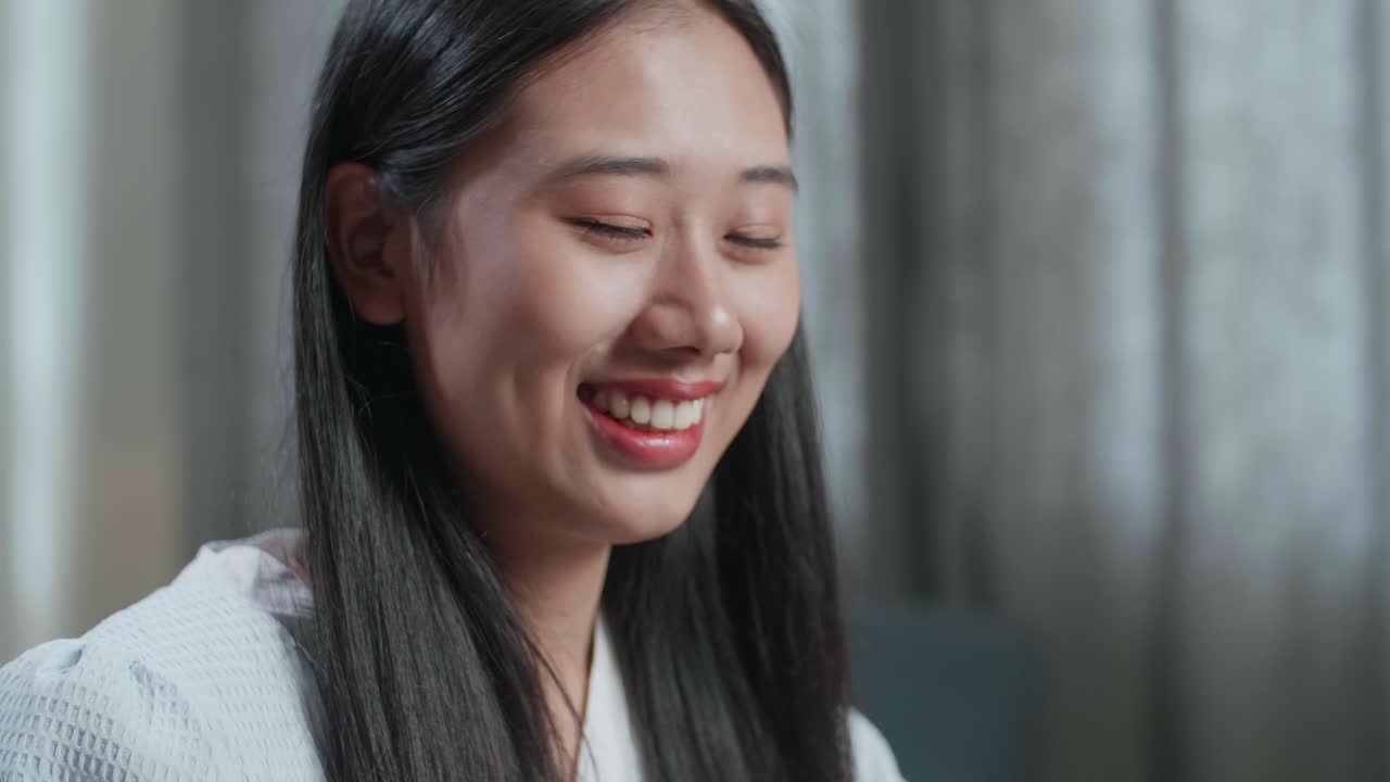 웃는 여자 초상화