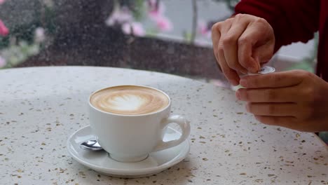 adding sugar syrup to a latte