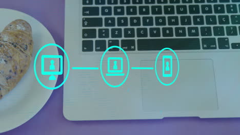 Animación-De-Iconos-De-Medios-Sobre-Una-Computadora-Portátil-En-La-Oficina