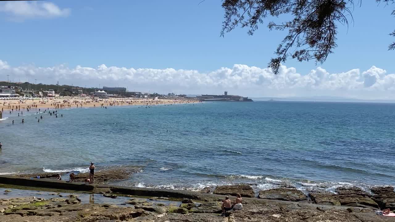 포르투갈 리스본 근처의 카르카벨로스 해변에 있는 상 조아오 요새의 탁 트인 전망