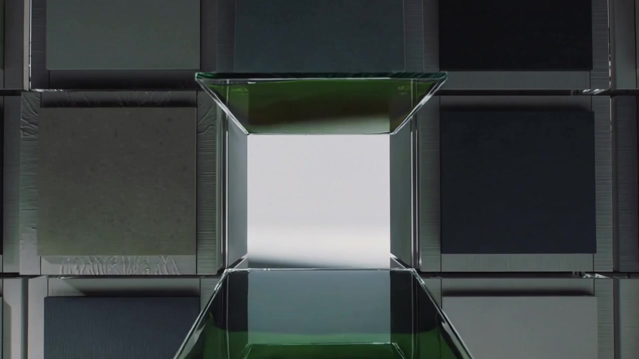 Cubo di vetro scorrevole su una parete a griglia che si attiva, estraendo un vassoio di vetro con una luce verde.