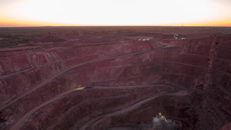 Zeitraffer-Der-Berühmten-Kupfermine-Cobar-Bei-Sonnenuntergang