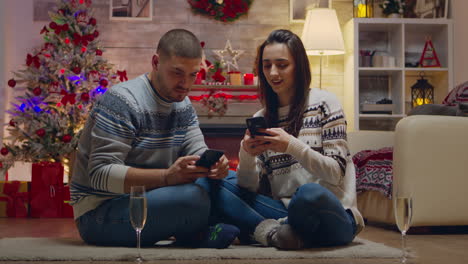 Couple-celebrating-christmas-in-front-of-fireplace