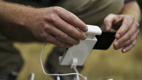 conectar un teléfono inteligente a un controlador de drones