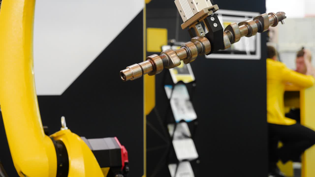 robot industrial de manipulación del eje de levas del motor