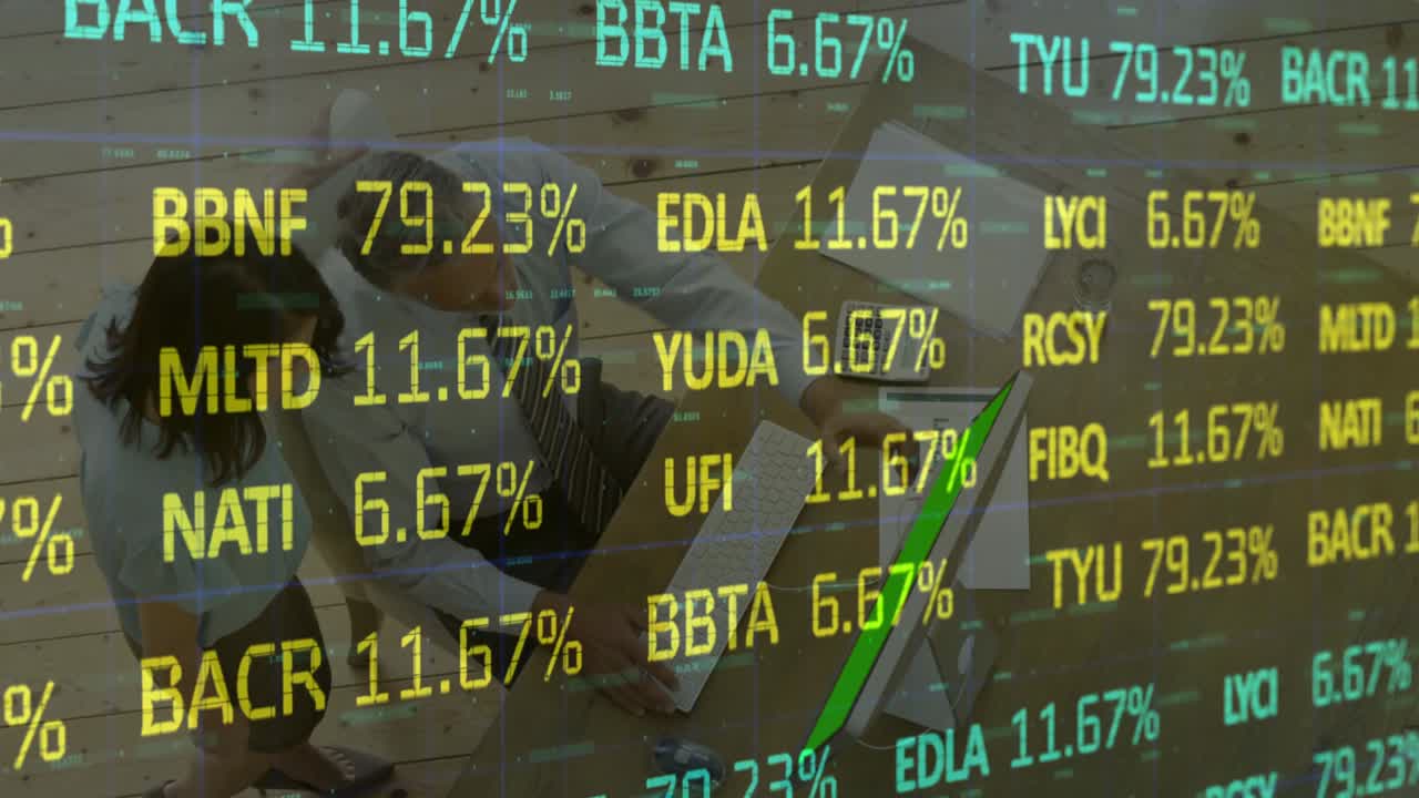 animación del procesamiento de datos financieros sobre personas de negocios en la reunión