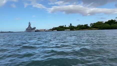 US-Arizona-Denkmal-Zu-Ehren-Der-Soldaten-Und-Matrosen,-Die-Bei-Einem-Angriff-Auf-Den-Marinestützpunkt-In-Pearl-Harbor-Hawaii-Getötet-Wurden