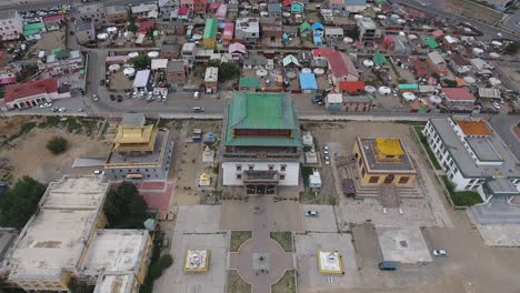 Toma-Aérea-De-Un-Dron-Del-Monasterio-De-Gandantegchinlen-En-Mongolia-Ulanbator-Alejar