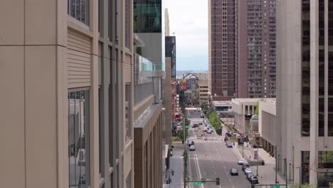 Amazing-drone-opening-over-corporate-building-to-Denver-cityscape,-Colorado