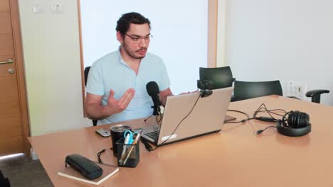 zoom tutor explaining concepts online