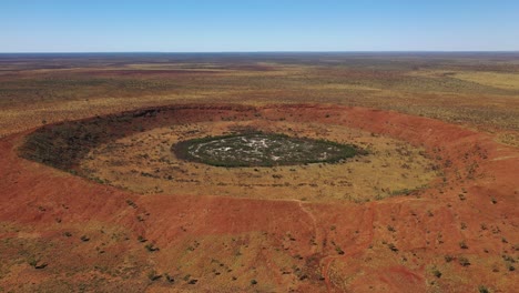 Drone-footage-of-Wolfe-Creek-Crater,-Tanami-Desert,-Western-Australia