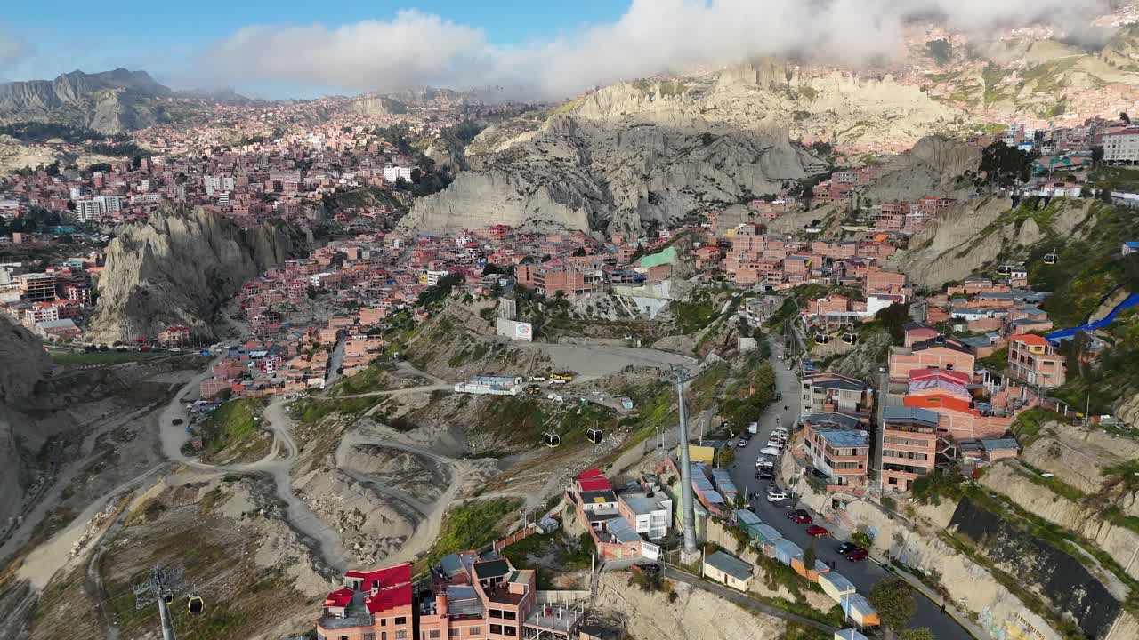 vista aérea de drones de la ciudad capital de bolivia, la paz, américa del sur