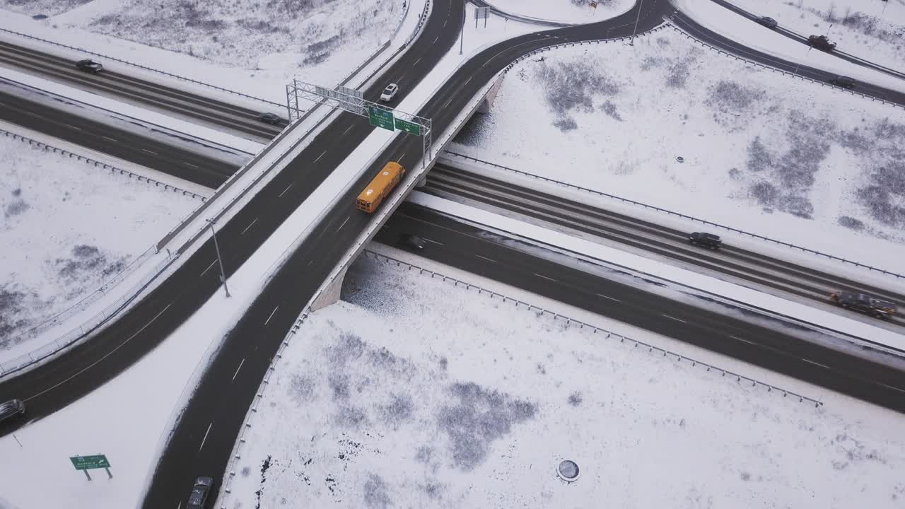 겨울 학교 버스 타기