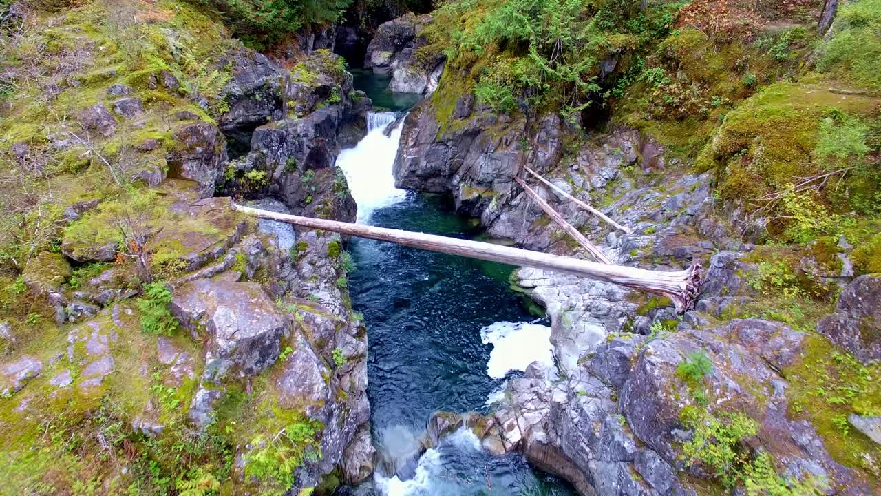 캐나다 국립 공원, 브리티시 컬럼비아의 협곡