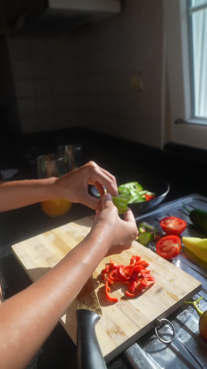 cortar verduras para ensalada