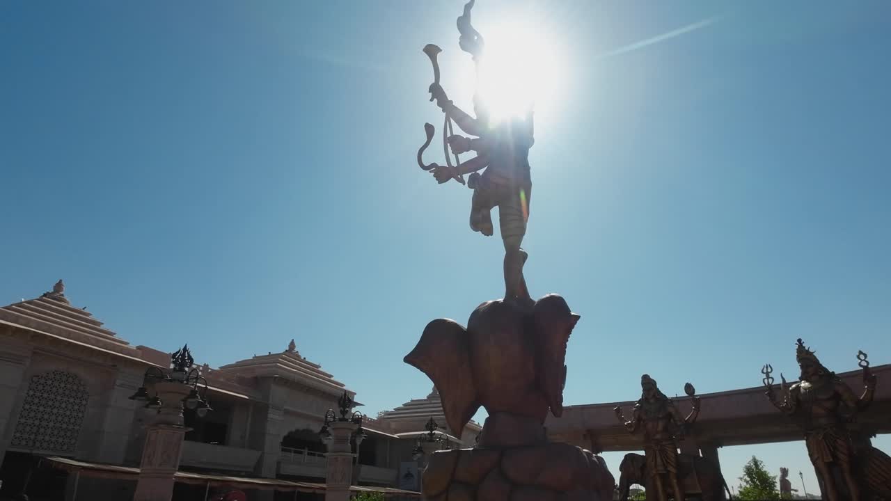 Corridoio del tempio Mahakali Ujjain idolo Gajasurasamhar vista a 180 gradi nel Madhya Pradesh in India