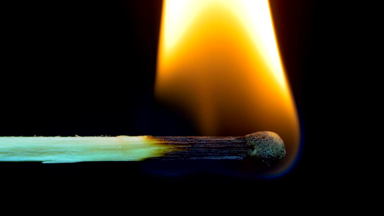 fósforo ardiente y llama