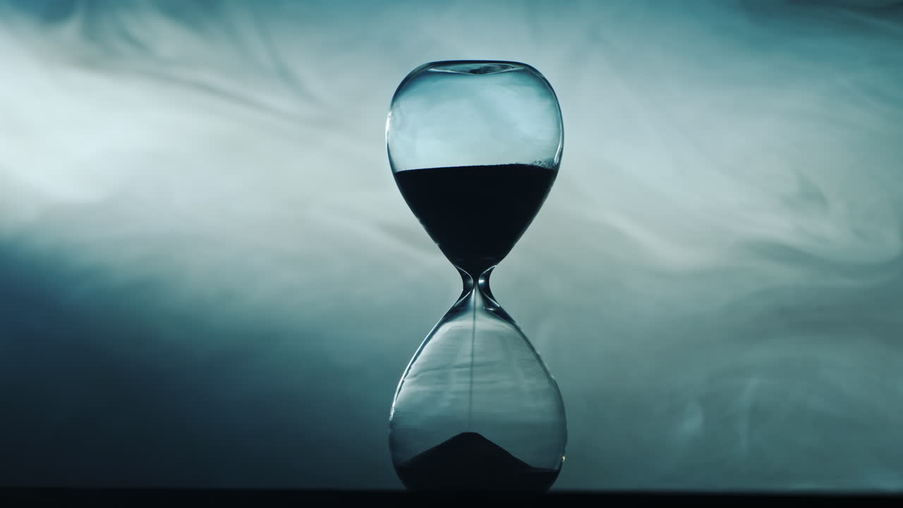 Bright beam of the spotlight illuminates the hourglass 3