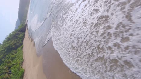 un dron loco volando sobre la playa caleton, la romana en la república dominicana.