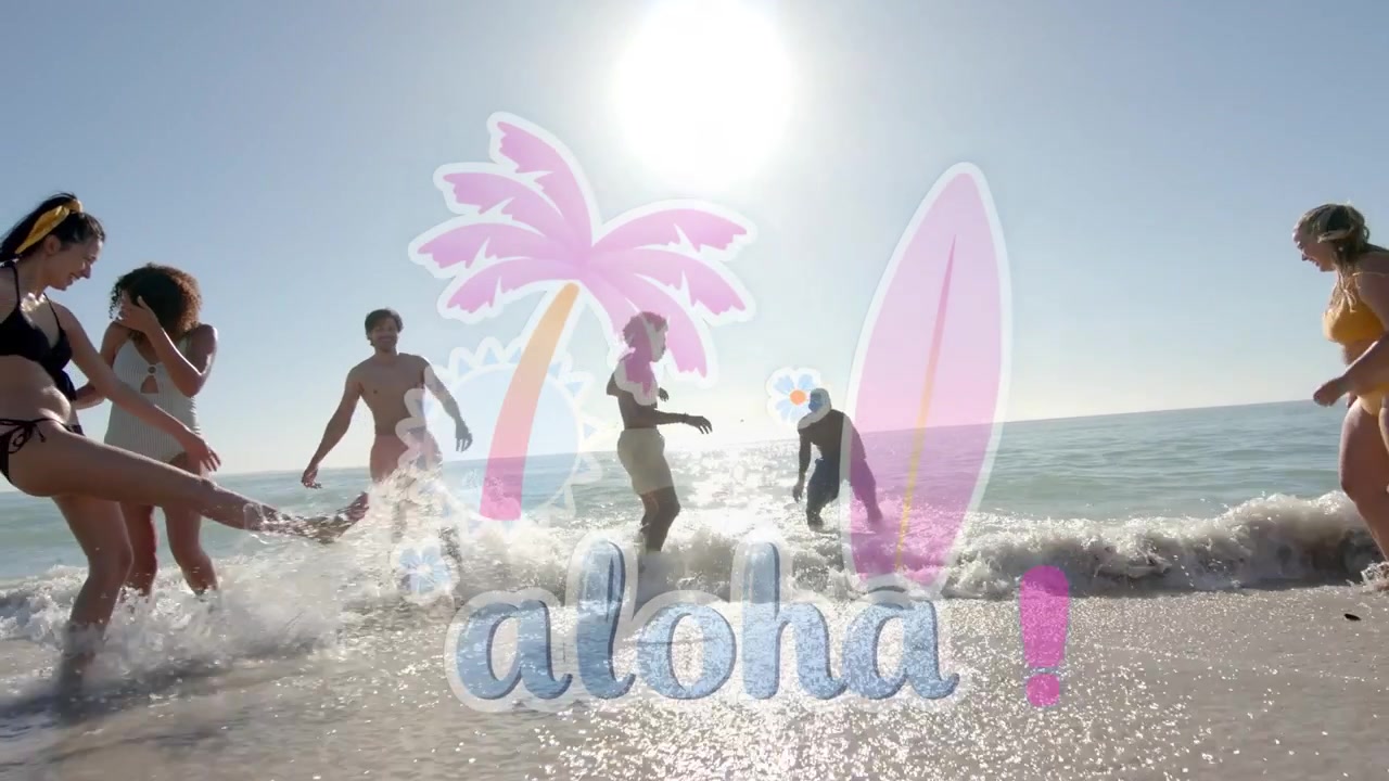 Grupo de seis amigos entrando al oleaje mientras pequeñas olas rompen, jugando bajo una superposición de aloha.