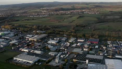 drohnen-luftaufnahme der deutschen innenstadt von kassel in deutschland, hessen, europa