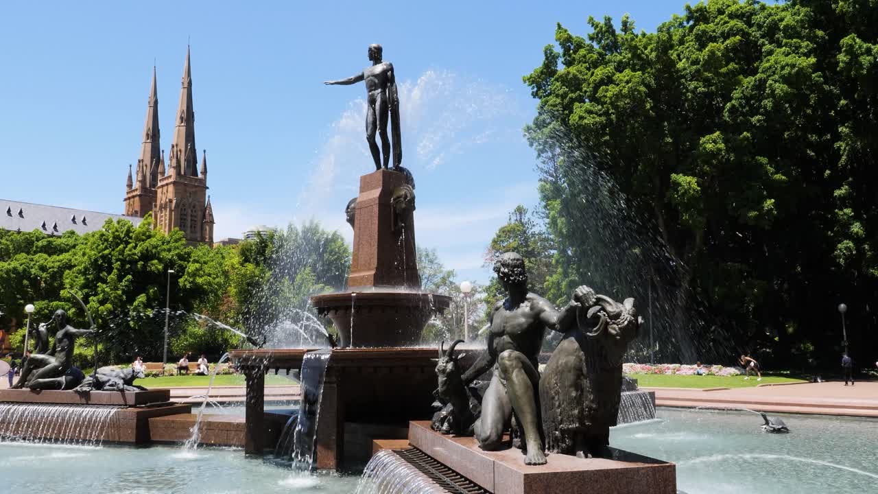 Beautiful Art Deco Fountain "Archibald Memorial Fountain" and St Mary's Cathedral in Sydney's famous Hyde Park