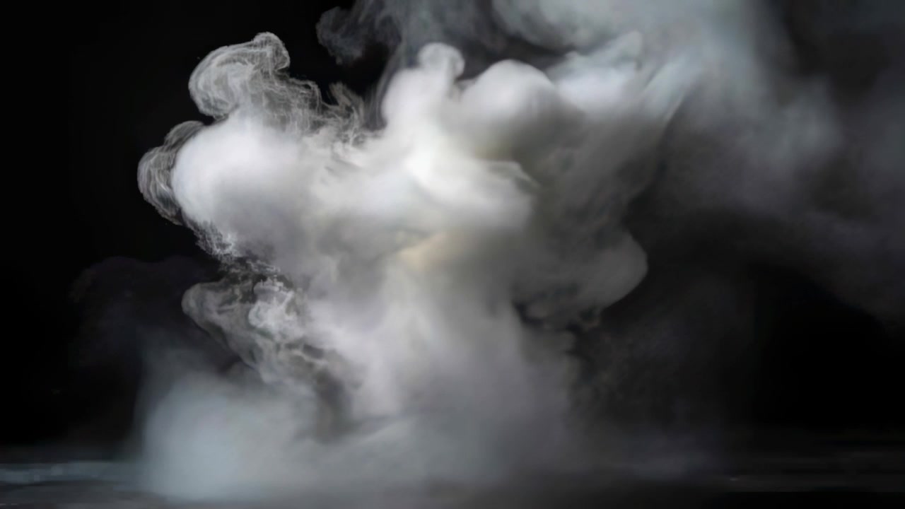 Emettitore di fumo che rilascia denso vapore bianco che sale dal pavimento in studio, creando un'atmosfera calda.