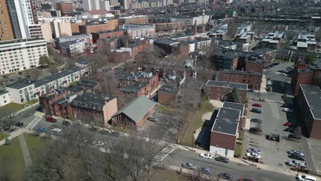 vista a vista de pájaro de viviendas asequibles en el lado sur de boston