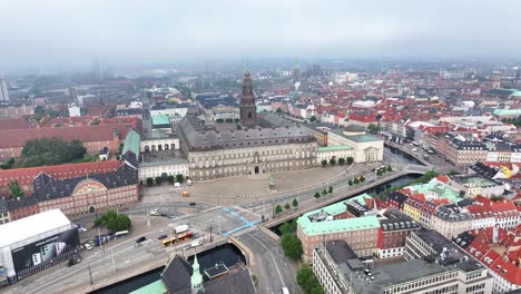 Vuelo-De-Drones-Al-Palacio-De-Christiansborg,-Copenhague