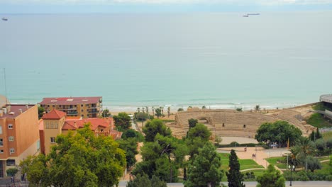 El-Paisaje-Escénico-Adyacente-Al-Anfiteatro-Romano-De-Tarragona-Ubicado-Cerca-Del-Mar-Mediterráneo