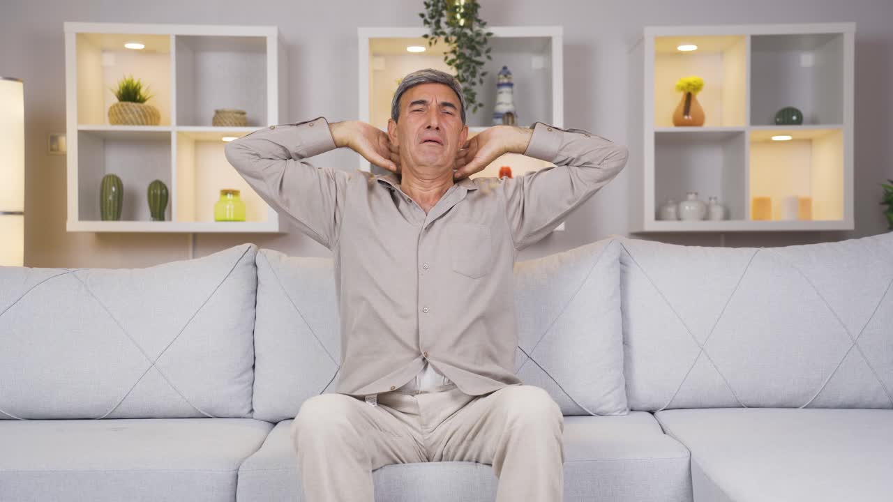 조용하고 평화로운  ⁇ 은이.