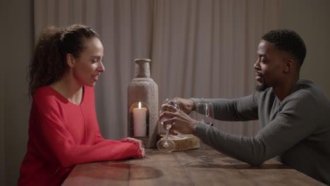 couple drinking wine on a date