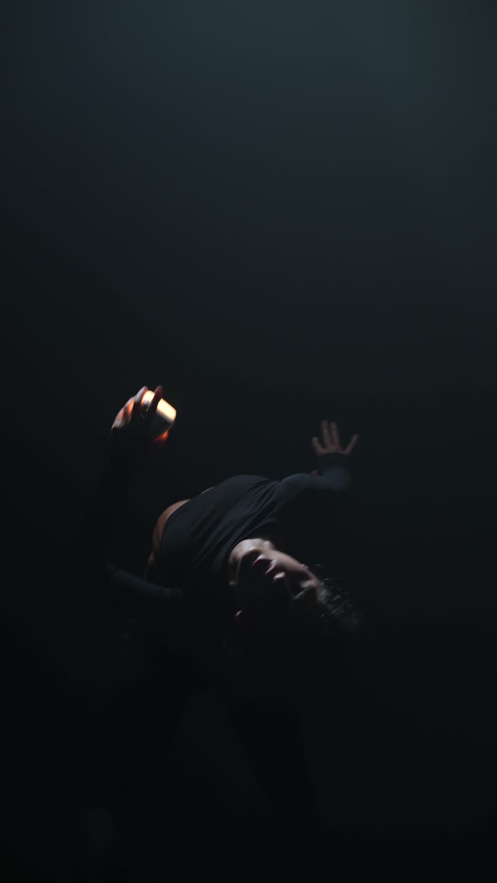 espectáculo de danza oscura