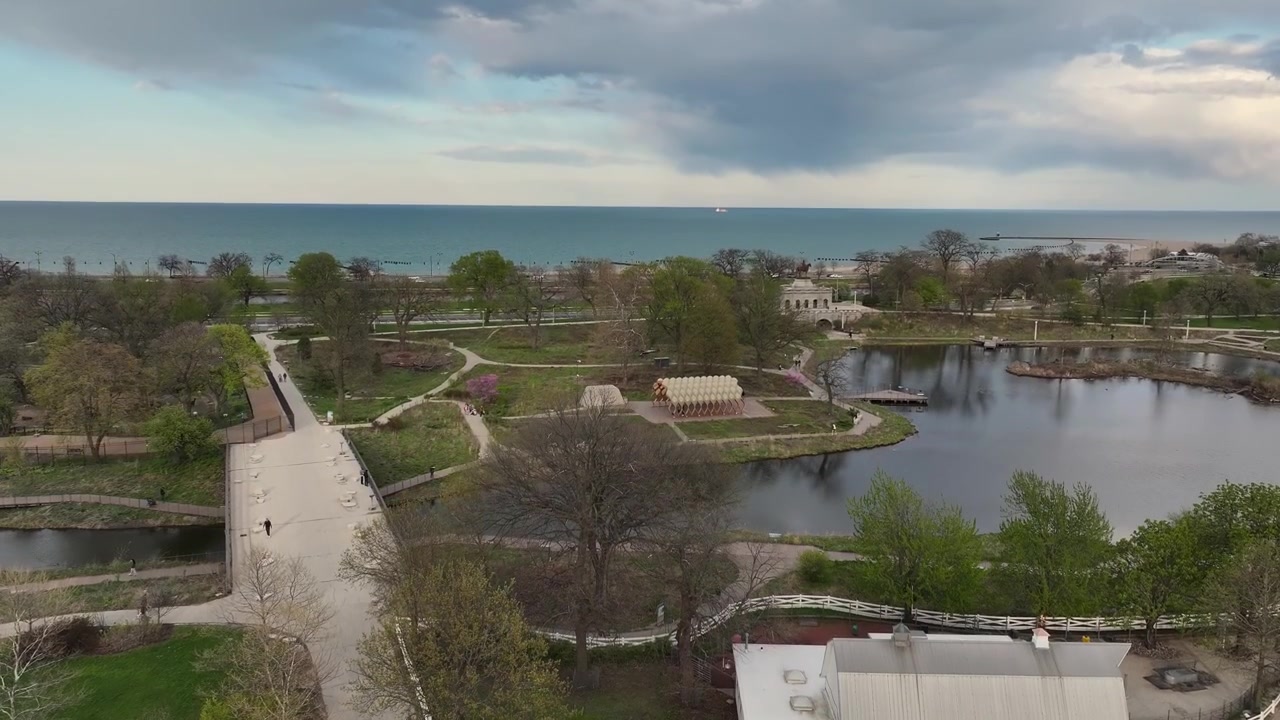 Park nära Chicago, Illinois en molnig dag