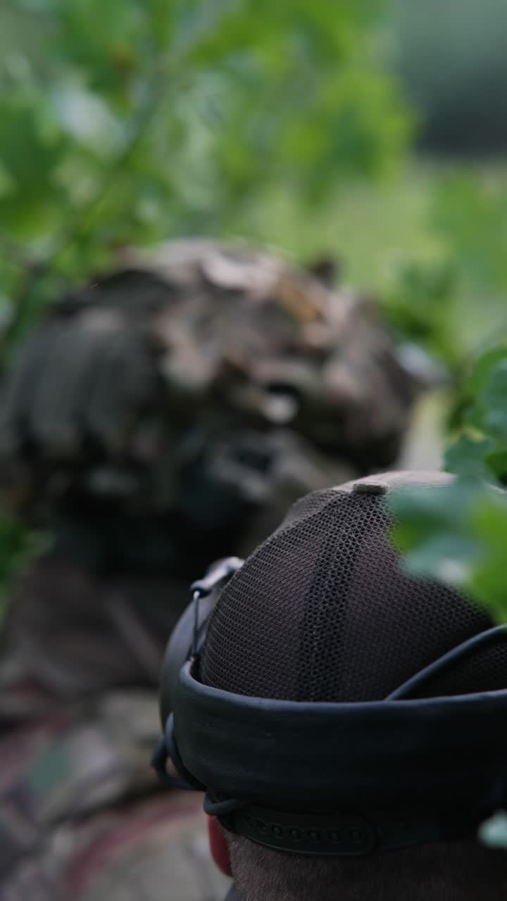 soldados en camuflaje