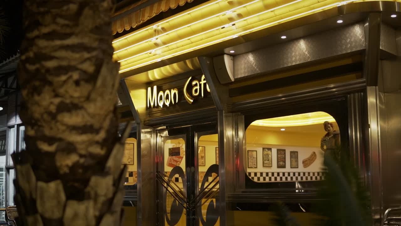 MQQN Cafe BKK, A Casual American 50's Themed Diner In Bangkok, Thailand