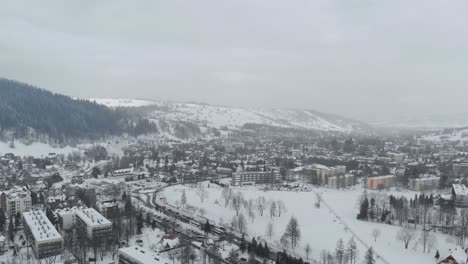 Este-Es-Un-Metraje-De-Dron-En-4k-100mbps-De-Zakopane,-Cracovia,-Polonia