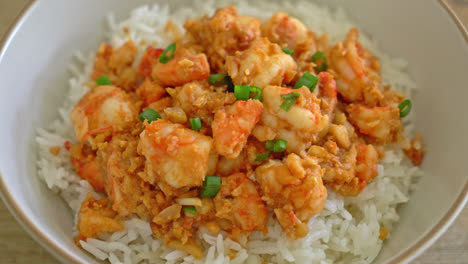 gambas salteadas con ajo y pasta de gambas plato de arroz