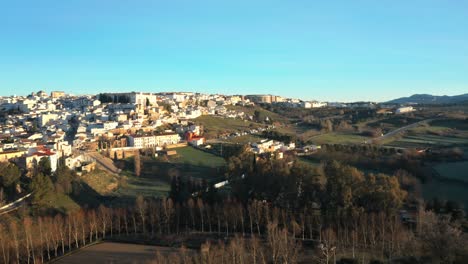 Histórica-Ciudad-Amurallada-De-Ronda-Con-Arquitectura-árabe-En-Málaga,-Andalucía,-España